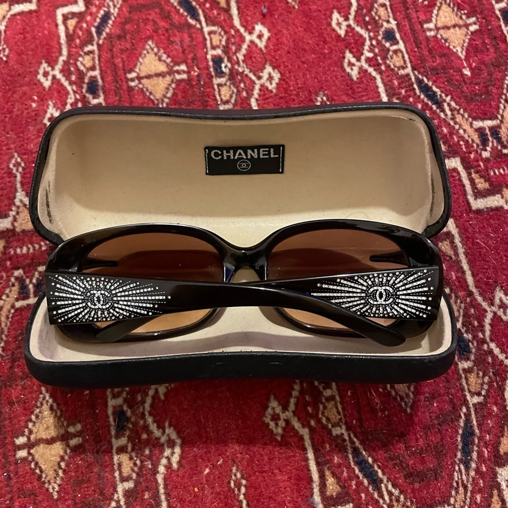 VINTAGE CHANEL SUNGLASSES